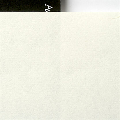 Un foglio di carta washi kozo bianco spessa